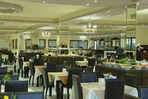 Riverside Garden Resort in Alsancak — foto 13