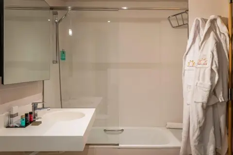 Hotel Madanis in L'hospitalet De Llobregat — foto 8