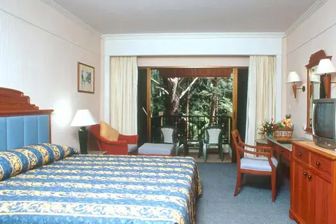 Amora Beach Resort Phuket in ตำบลเชิงทะเล — foto 13