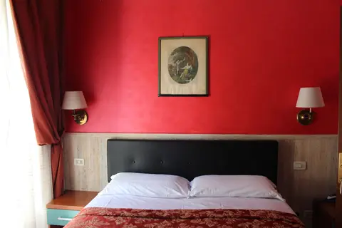 Pyramid in Rome — foto 5