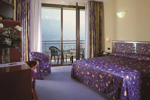 Royal Village in Limone sul Garda — foto 26
