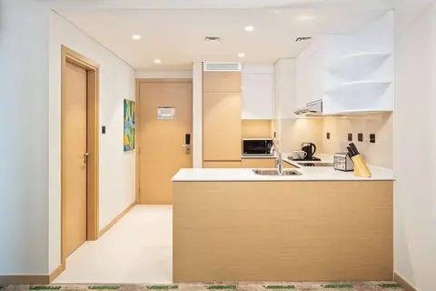 Holiday Inn & Suites Dubai Science Park in هوليداي إن فندق وأجنحة حديقة دبي للعلوم — foto 14