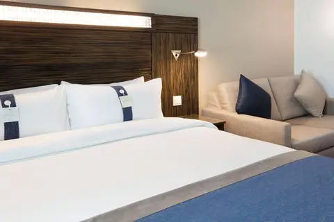 Holiday Inn Express Dubai Safa Park in Dubai — foto 19