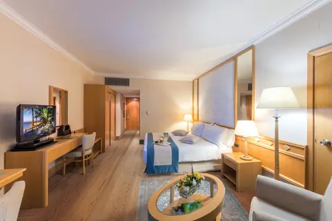 Constantinou Bros Asimina Suites Hotel in Geroskipou — foto 23