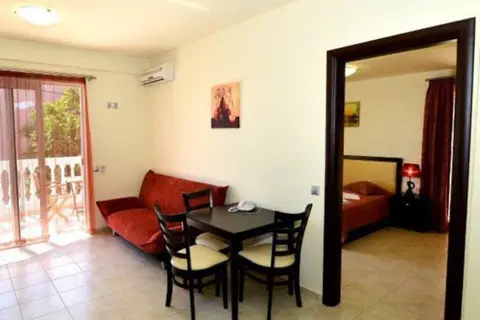 Golden Rose Suites in Kamisiana — foto 5