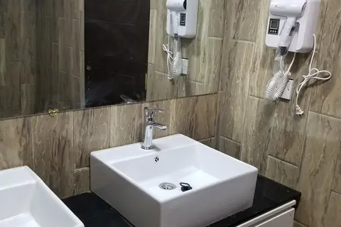 Metzy Residence Hotel in Serrekunda — foto 15