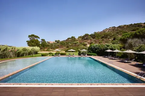 Baia di Chia Resort Sardinia, Curio Collection by Hilton in Domus de Maria — foto 3