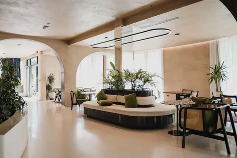 Flower Hotels & Resorts in Golem — foto 10
