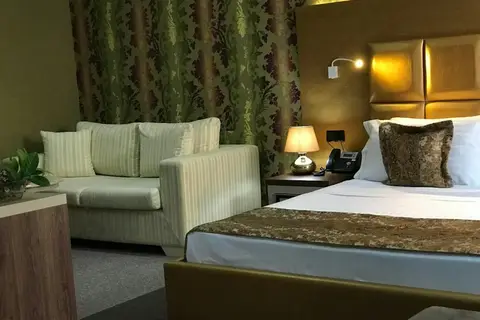 Hotel Deluxe in Tirana — foto 20