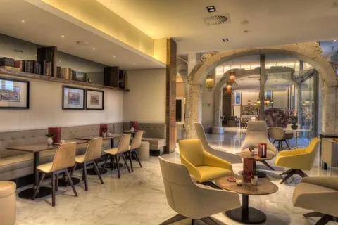 NH Collection Porto Batalha foto 5