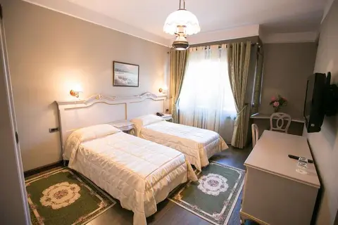 Victoria in Tirana — foto 2