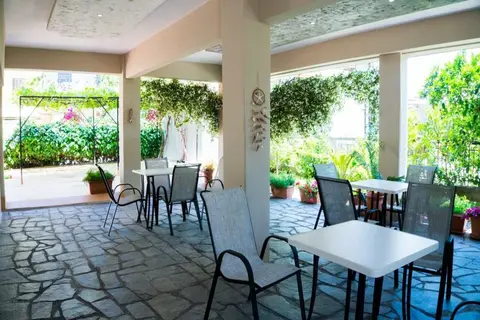Milonas House Apartments in Διονυσίου — foto 2