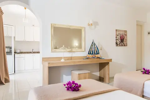 Emerald Hotel in Αγία Μαρίνα — foto 11