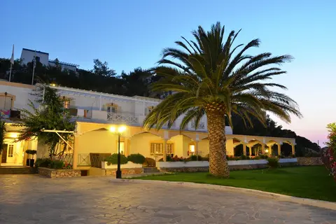 Dolphin Bay Seaside Resort & Suites in Γαλησσάς — foto 16