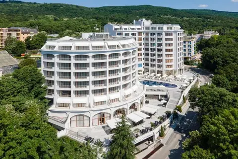 Continental Golden Sands in Central