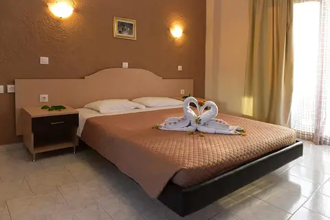 Santa Helena in Ιαλυσός — foto 2