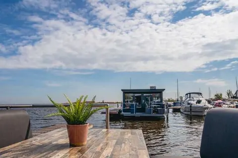 Huren Houseboat Uitgeest foto 1