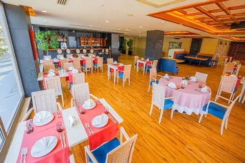Ramada Hotel & Suites by Wyndham Kusadasi in Kuşadası, foto 15