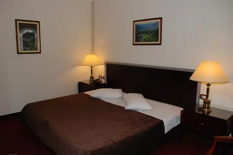 Hotel Cajupi in Gjirokastra — foto 8