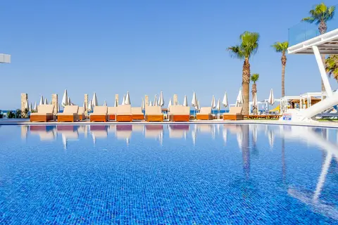 Flamingo Paradise Beach Hotel in Παραλίμνι — foto 3