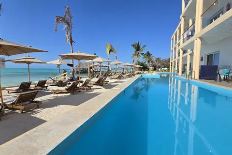 Reef & Beach Resort in Jambiani — foto 3