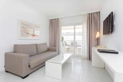 Duquesa Playa in Santa Eulària des Riu — foto 6