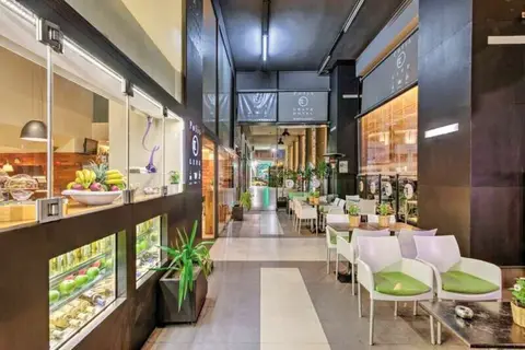 Polis Grand in Athene — foto 12