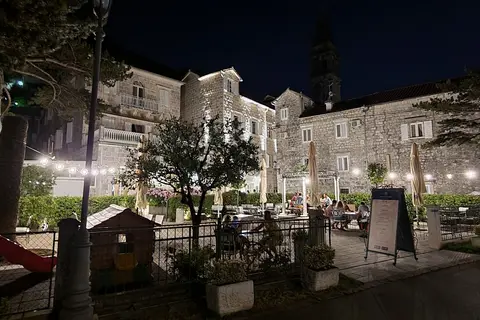 Leon Coronato Heritage Hotel in Perast — foto 11