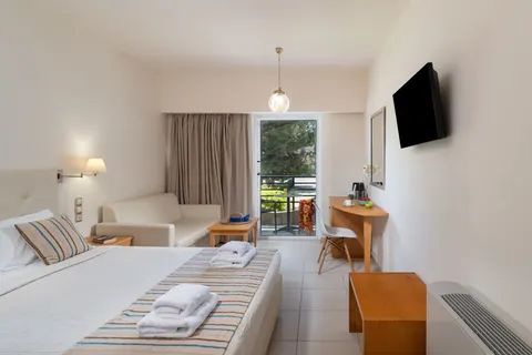 Themis Beach in Gouves Municipal Unit — foto 3
