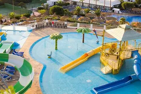 Carema Club Resort in es Mercadal — foto 25