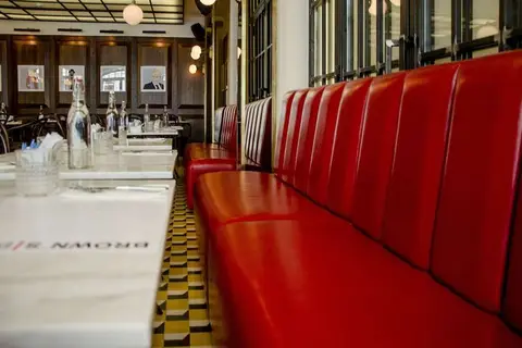 Brown's Central Hotel in Almada — foto 16