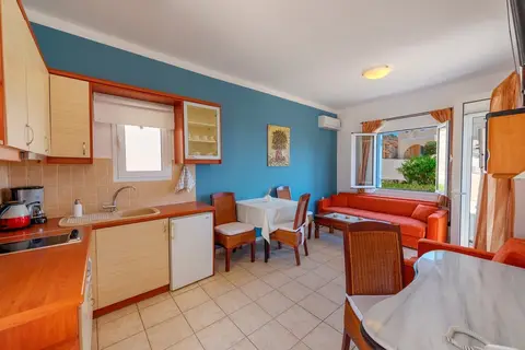 Sunrise Beach Suites in Αζόλιμνος — foto 5