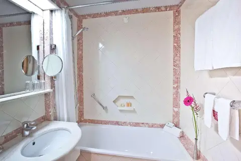 SANA Rex Hotel in Almada — foto 5