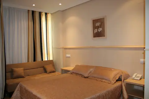 Hotel Suites Feria in Madrid — foto 19