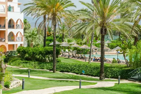 Jardim da Meia Praia in Lagos — foto 19
