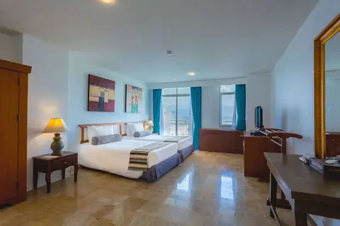 Waterfront Suites Phuket by Centara in ตำบลกะรน — foto 13