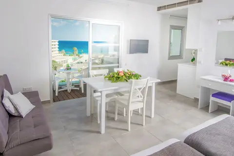 Alva Hotel Apartments in Παραλίμνι — foto 6