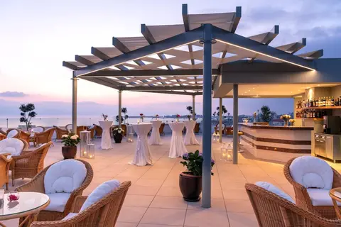 Constantinou Bros Athena Royal Beach Hotel in Paphos — foto 14