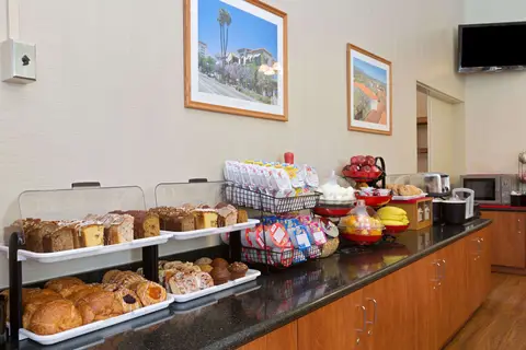 Ramada by Wyndham Santa Barbara in Santa Barbara — foto 11