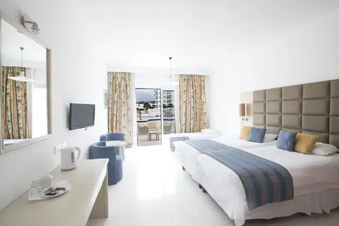 Odessa Beach Hotel in Παραλίμνι — foto 14