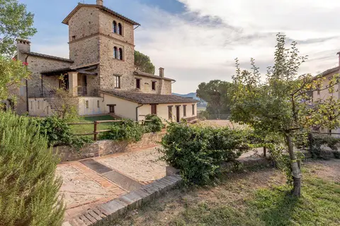 Agriturismo Borgo Pulciano in Montone
