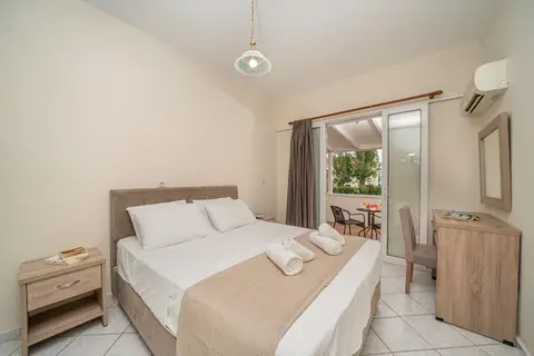 Karavados Beach Hotel in Καραβάδος — foto 5
