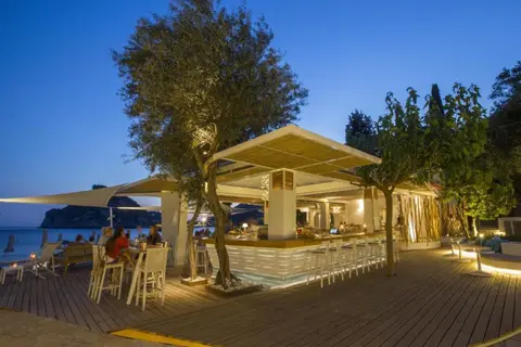 Akrotiri Beach Resort Hotel in Παλαιοκαστρίτσα — foto 6