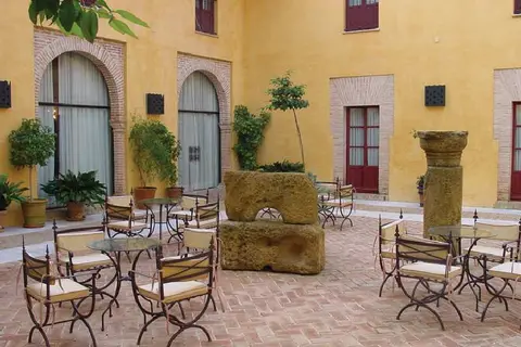 Alcazar De La Reina in Carmona — foto 23