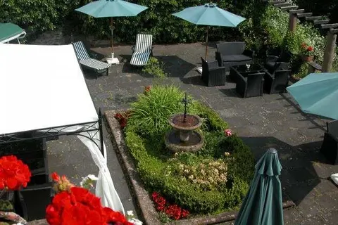 Burghaus en Villa Kronenburg foto 20