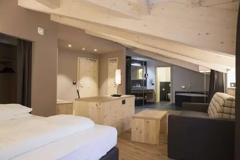Hotel Monroc in Commezzadura — foto 2