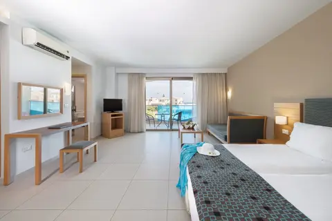 Iolida Beach Hotel in Agia Marina — foto 23