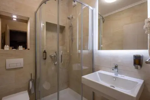 Hotel Nobel West in Belgrado — foto 11
