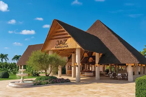 JAZ Amaluna in Uroa village