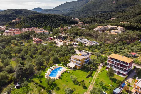 Aristides Gardens in Αγία Κυριακή — foto 12